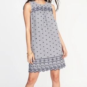 Old Navy NWT Scalloped-Yoke Eyelet Shift Dress Size Small.